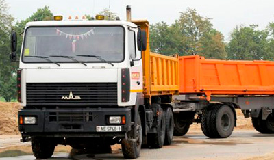 MAZ 5516A8 (tip-truck) with a trailer